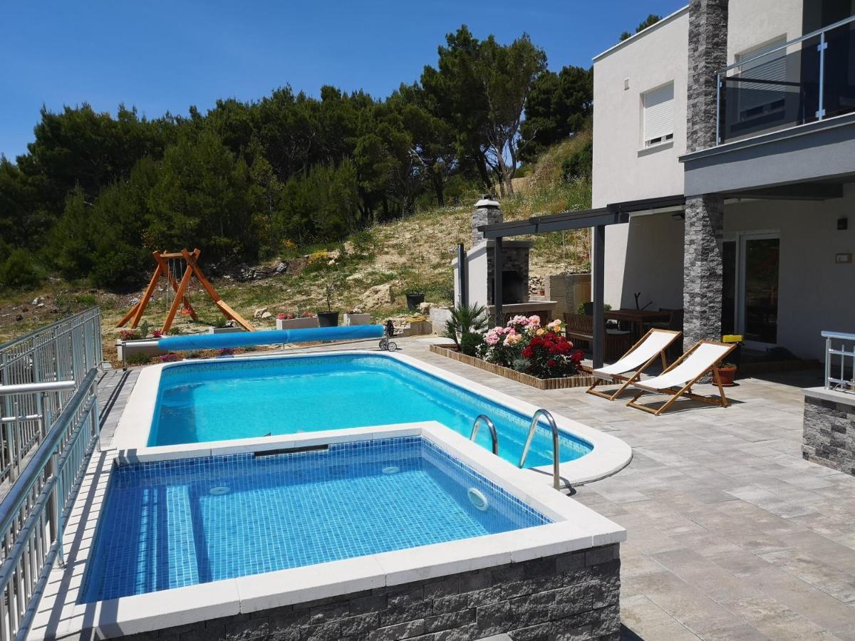 Villa Sara With Sea View And Private Heated Pool Omis Exterior photo